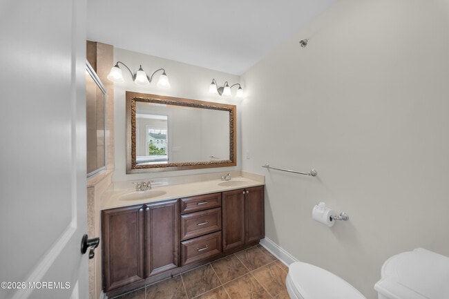 Building Photo - 302 Villa Dr