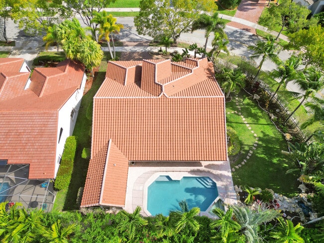 Building Photo - 762 Crescent Way