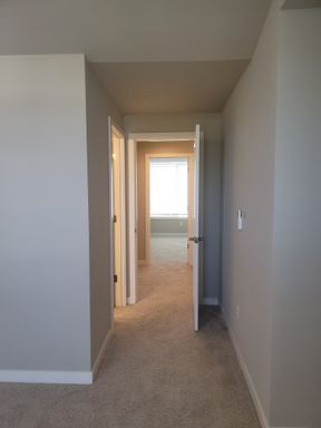 Building Photo - Stunning Tri Level 3/2.5 Townhome in the G...