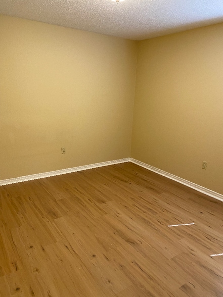 Building Photo - 9006 Woodbine Dr