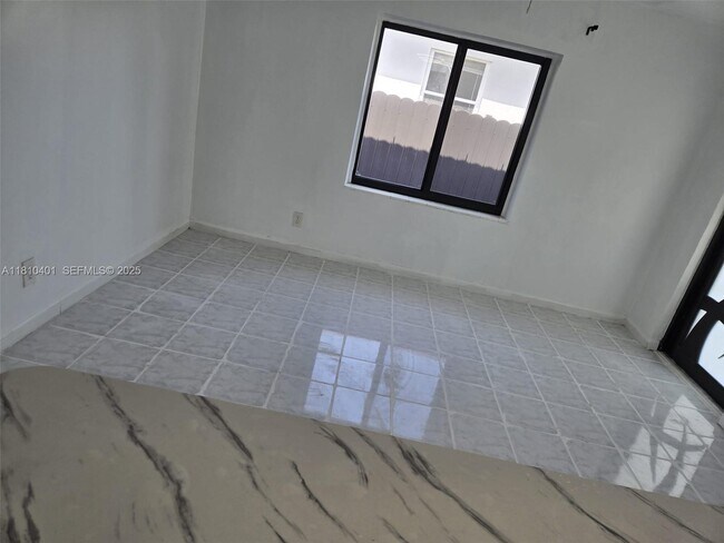 Building Photo - 1305 NE 146th St