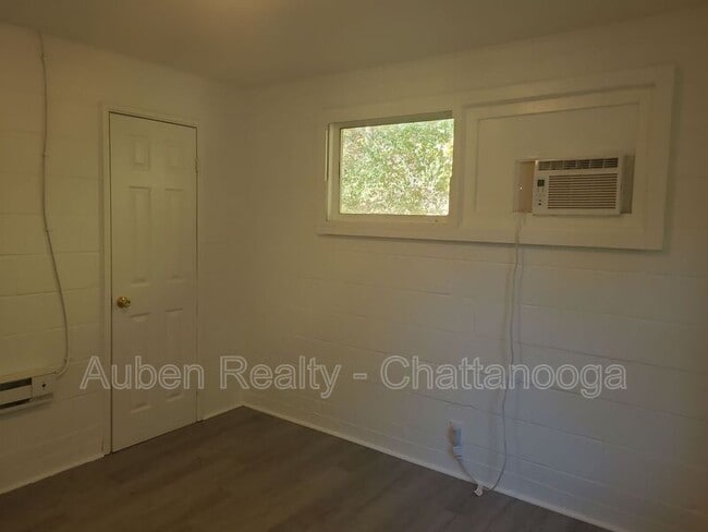 Building Photo - 715 Lupton Dr