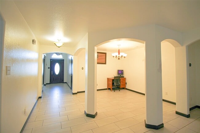 Building Photo - 3827 Dogwood Tr