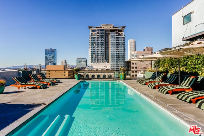 Building Photo - 849 S Broadway