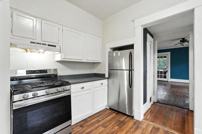 Building Photo - Beautiful 3-Bedroom Triplex in the Munger ...