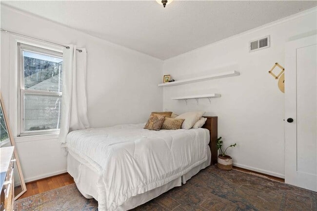 Building Photo - Charming Prairie Village Ranch + Designer ...