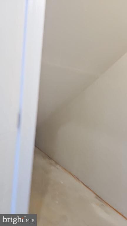 Building Photo - 18 Elliot Ln