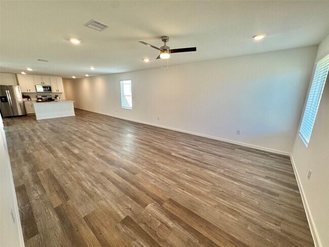 Building Photo - 40821 Hawthorne Glades St