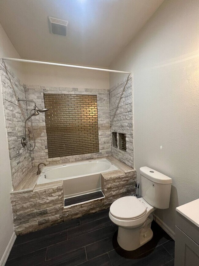 Building Photo - COMING SOON: BEAUTIFUL MODERN 2 BEDROOM / 1 BATHROOM WITH FENCED IN YARD CLOSE TO HOSPITALS IN JO...