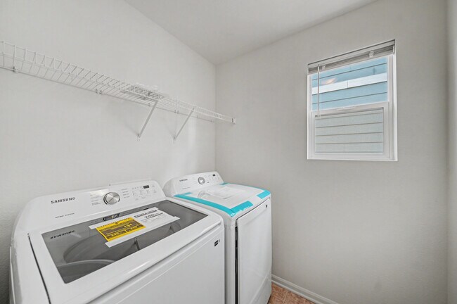 Building Photo - 5772 Ceylon St