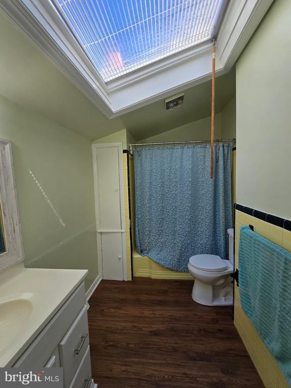 Building Photo - 647 Artwood Dr