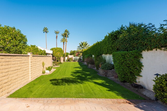 Building Photo - 66 Dartmouth Dr