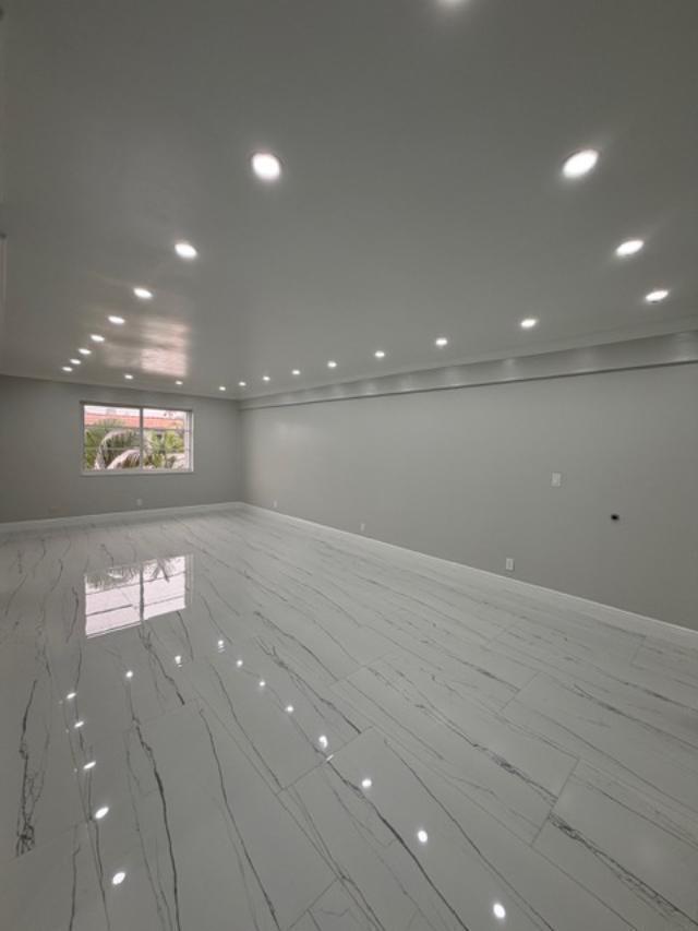 Building Photo - 659 W Oakland Park Blvd