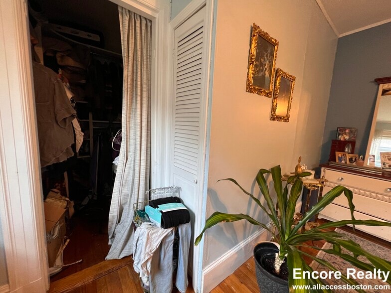 Building Photo - 9 Kenwood St