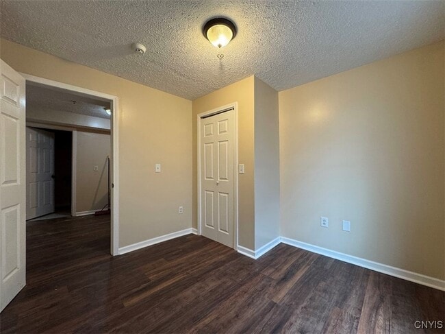 Building Photo - 2 E Main St