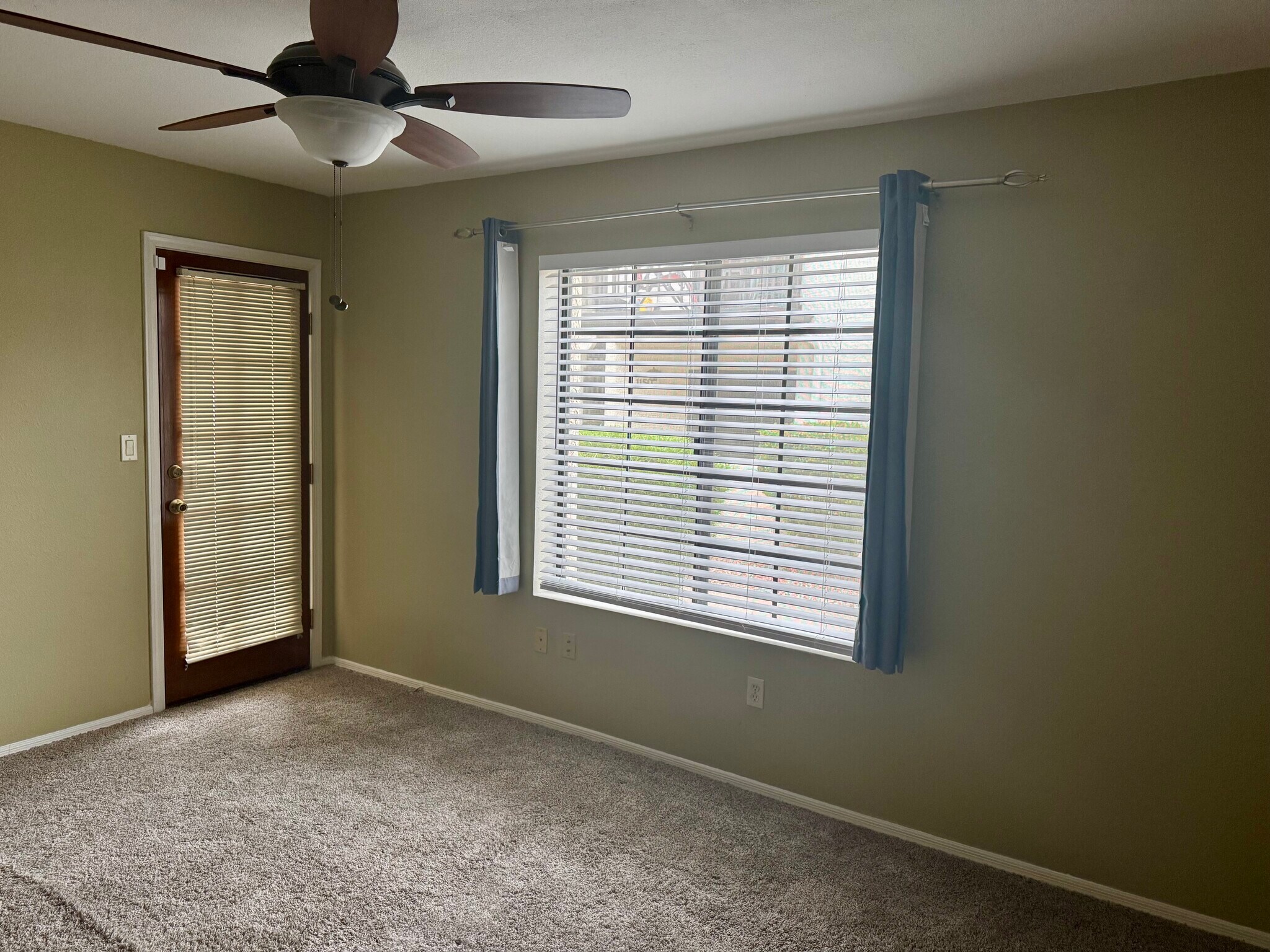 Master bedroom - 11011 N 92nd St