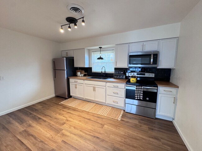 Building Photo - 1609 Foster Dr