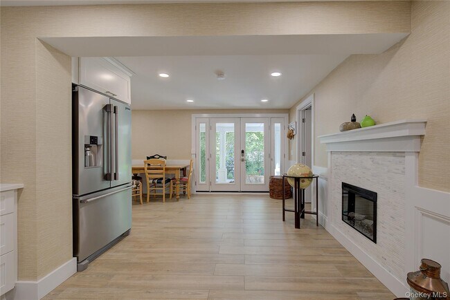 Building Photo - 2 Spring Hollow Rd