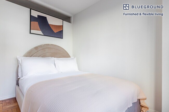 Building Photo - 300 E 46th St