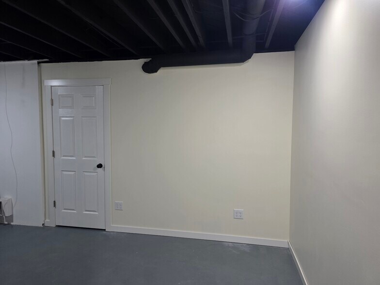 Building Photo - 232 Maple Ave