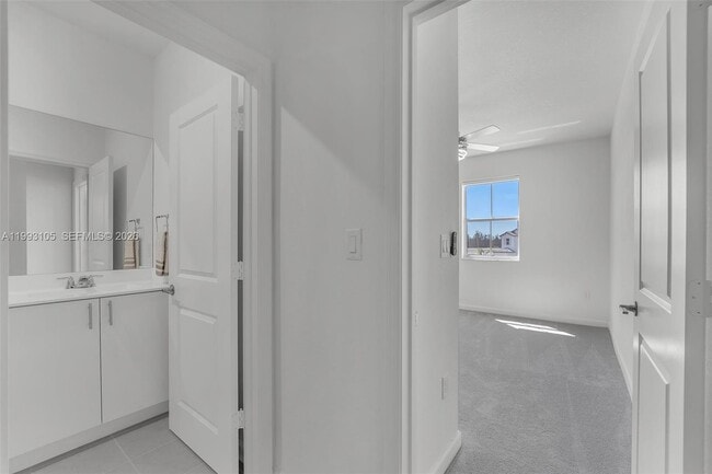 Building Photo - 2425 SE 28th Dr