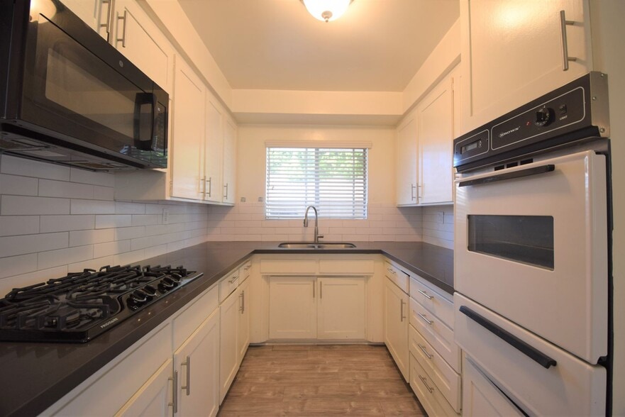 Building Photo - 5455 Bellingham Ave