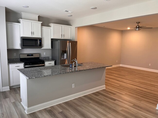 Building Photo - New 3 Bedroom 2.5 Bathroom Townhouse with ...
