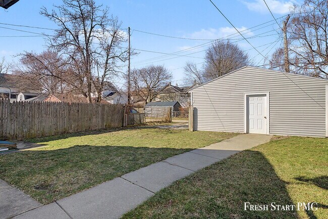 Building Photo - Spacious 5-Bed Home with 2.5 Baths