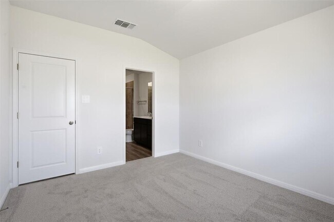 Building Photo - 121 Honey Bee Rd