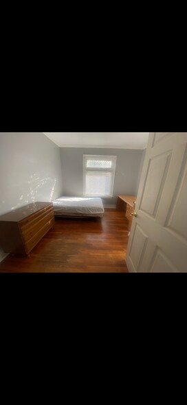 Building Photo - 21 Haendel St