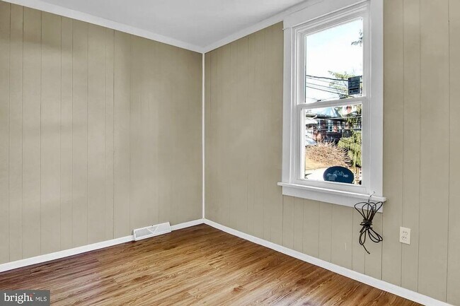 Building Photo - 3 Bedroom in South Harrisburg
