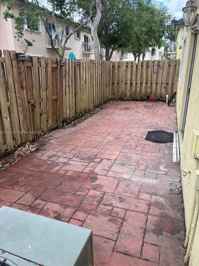 Building Photo - 371 NE 26th Terrace