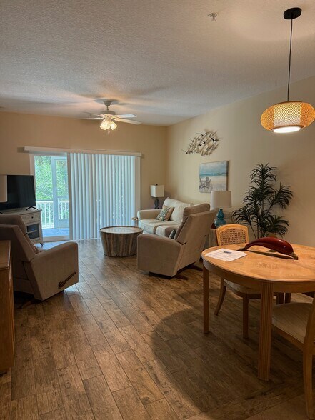 Building Photo - 468 Bouchelle Dr