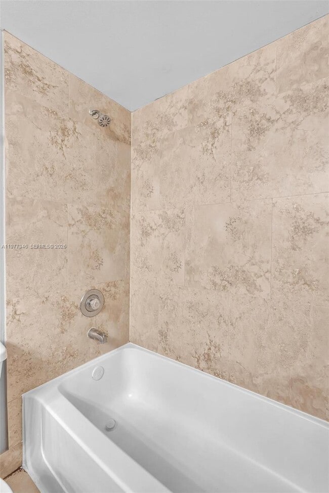 Building Photo - 2881 N Oakland Forest Dr