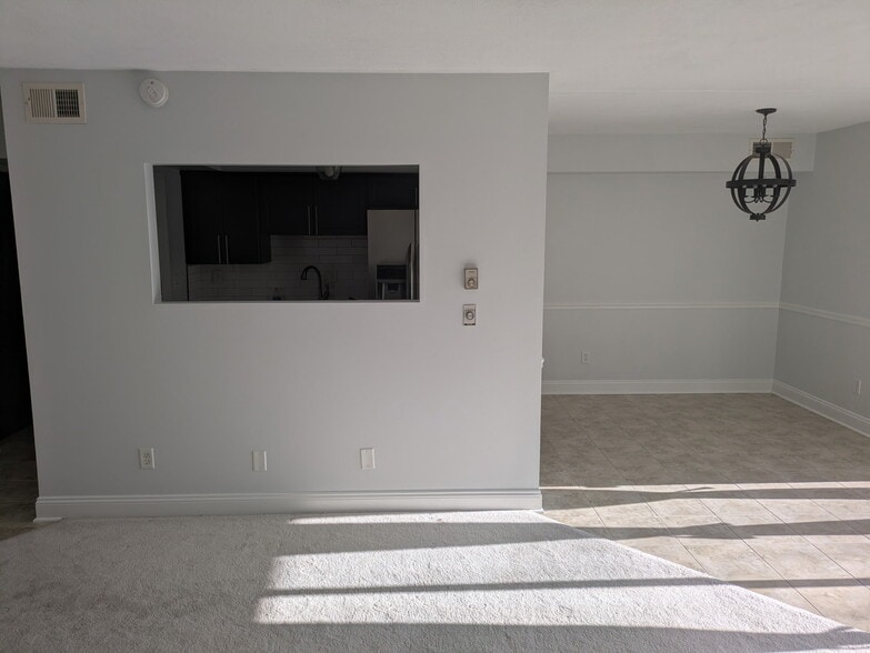 Building Photo - 1015 Forest Green Dr