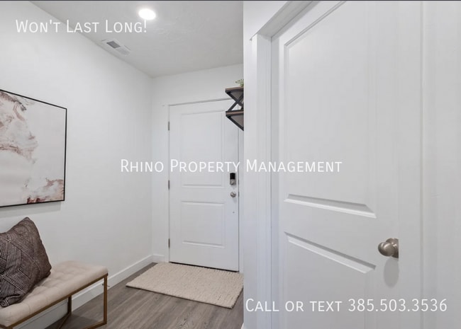 Building Photo - 1092 E Vessel Ct