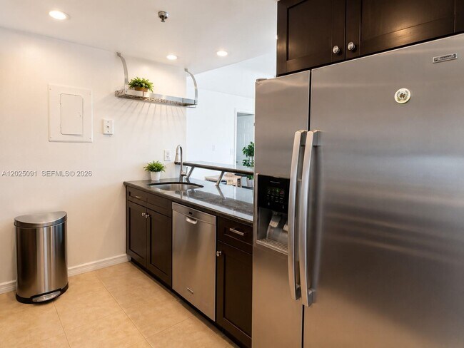 Building Photo - 7601 E Treasure Dr