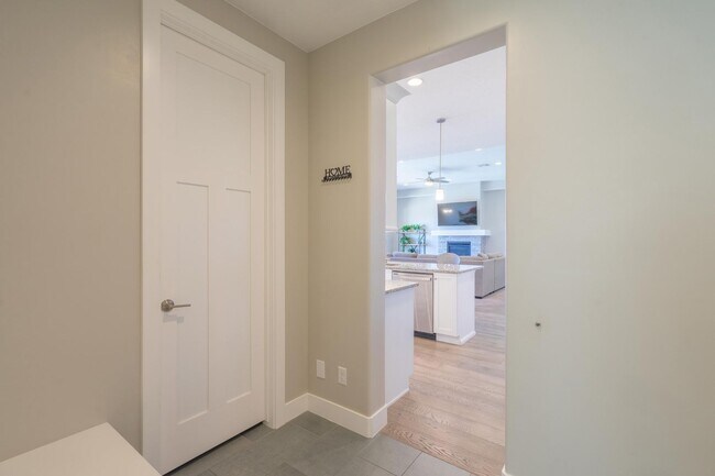 Building Photo - Stunning 5 Bed, 3 Bath Home with a 3 Car Garage