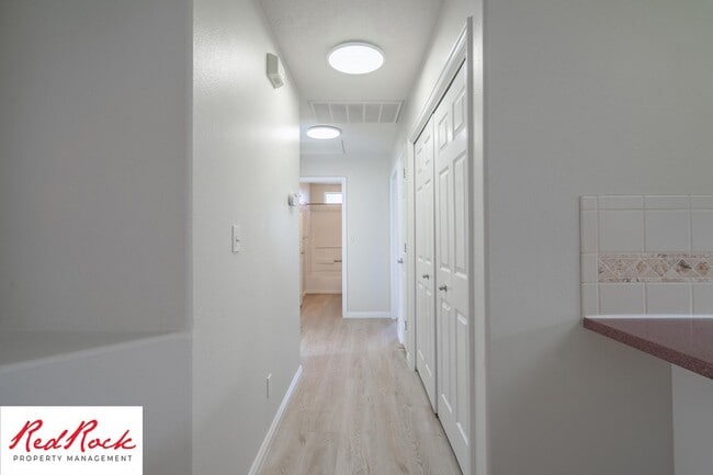 Building Photo - 3 Bedroom Home in Hurricane with Community Pool