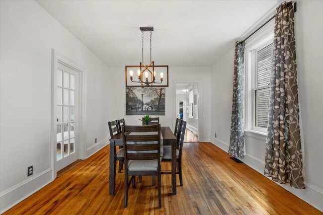 Dining Room - 125 W Brown St