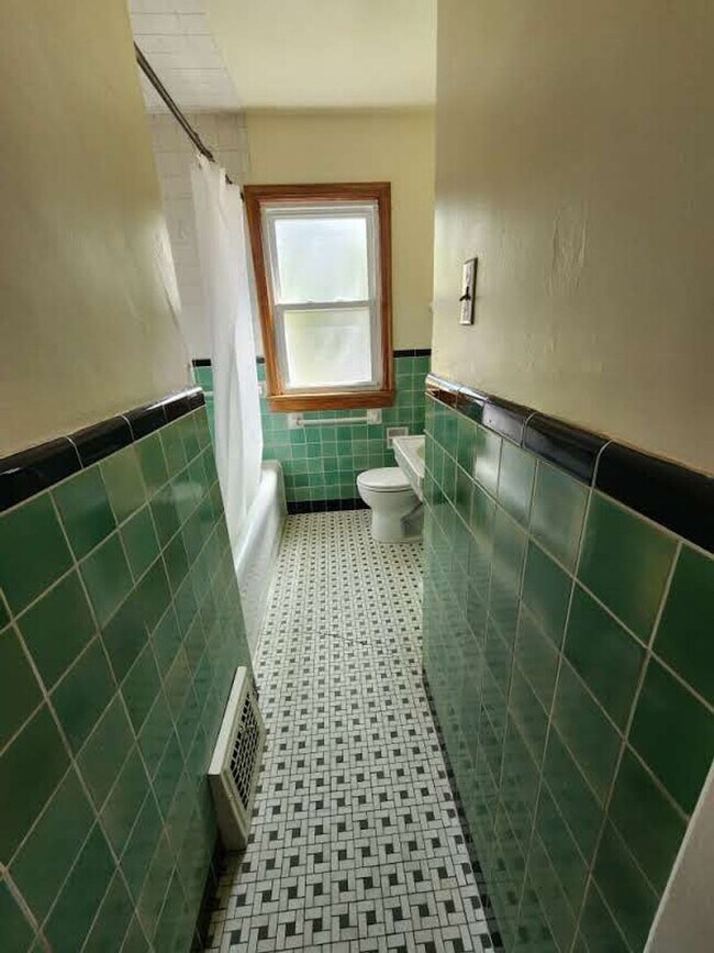 Building Photo - 2 BR South Euclid
