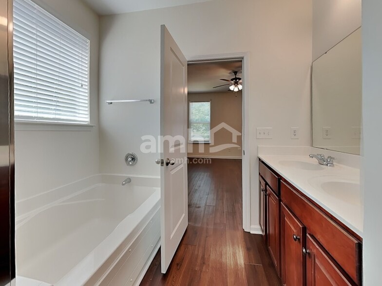 Building Photo - 285 Oglethorpe Cir