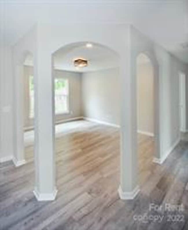 Building Photo - 129 Bosburg Dr