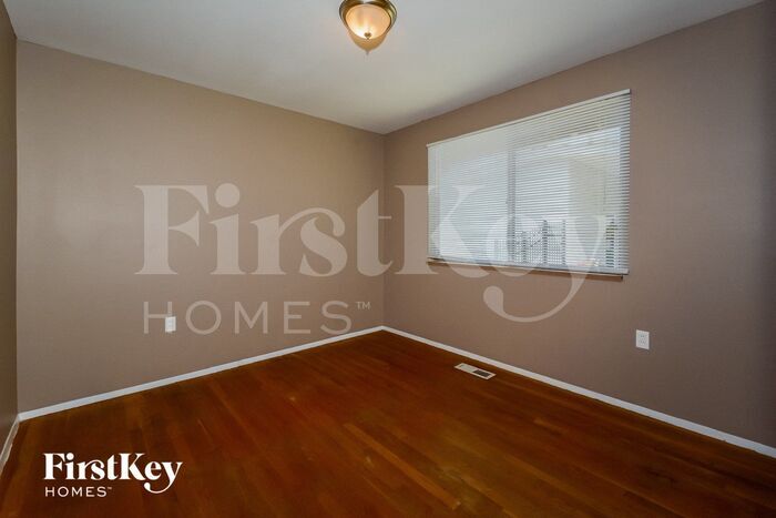 Building Photo - 3065 Parker Rd