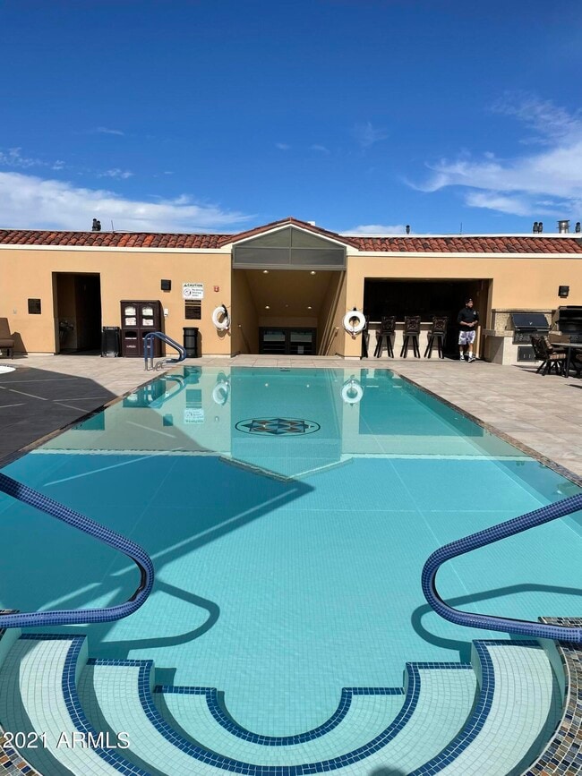 Building Photo - 7175 E Camelback Rd