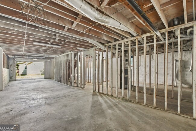 Building Photo - 5659 Whispering Pines Rd