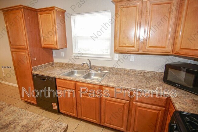 Building Photo - 10790 Adin St