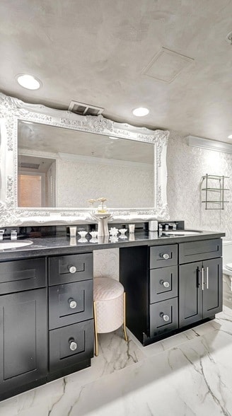 Building Photo - 3000 S Ocean Dr