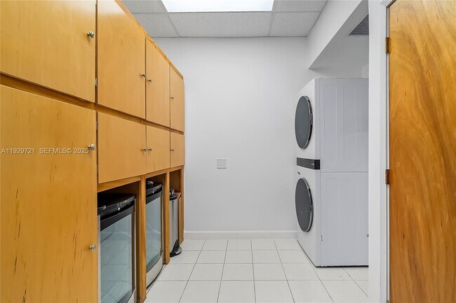 Building Photo - 2085 Ixora Rd