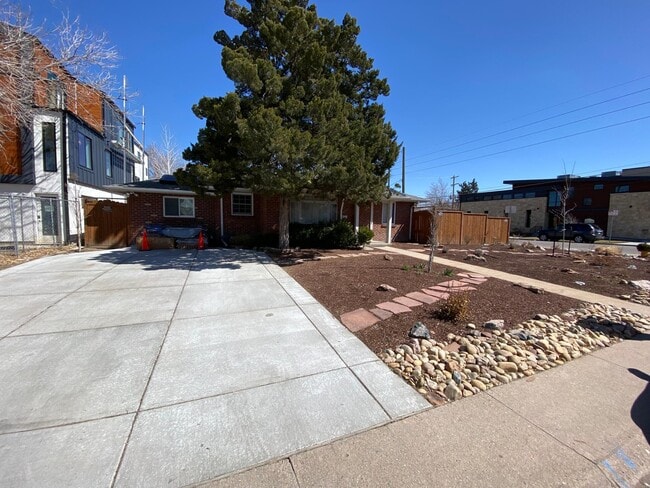 Building Photo - 1400 Zenobia St